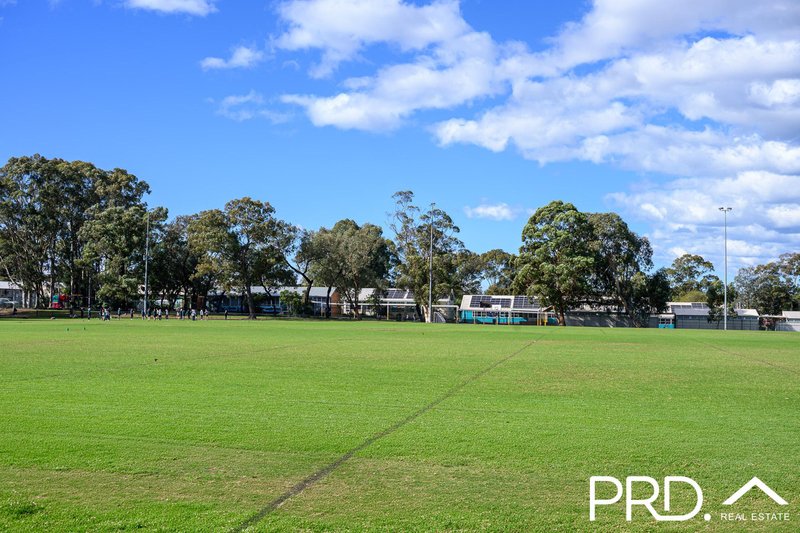 Photo - 6/6-8 Lehn Road, East Hills NSW 2213 - Image 7