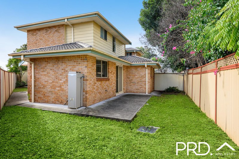 Photo - 6/6-8 Lehn Road, East Hills NSW 2213 - Image 9