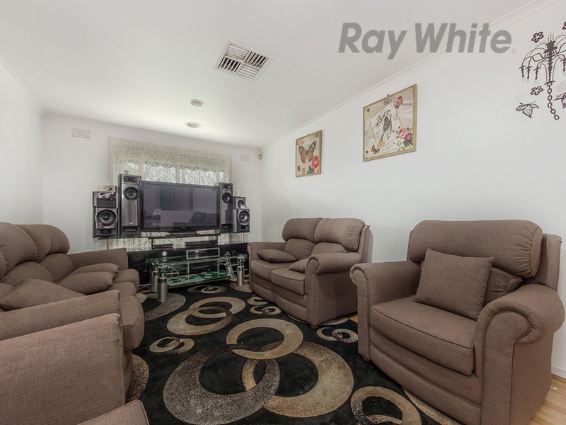 Photo - 66 Aldergate Cr , Kings Park VIC 3021 - Image 2