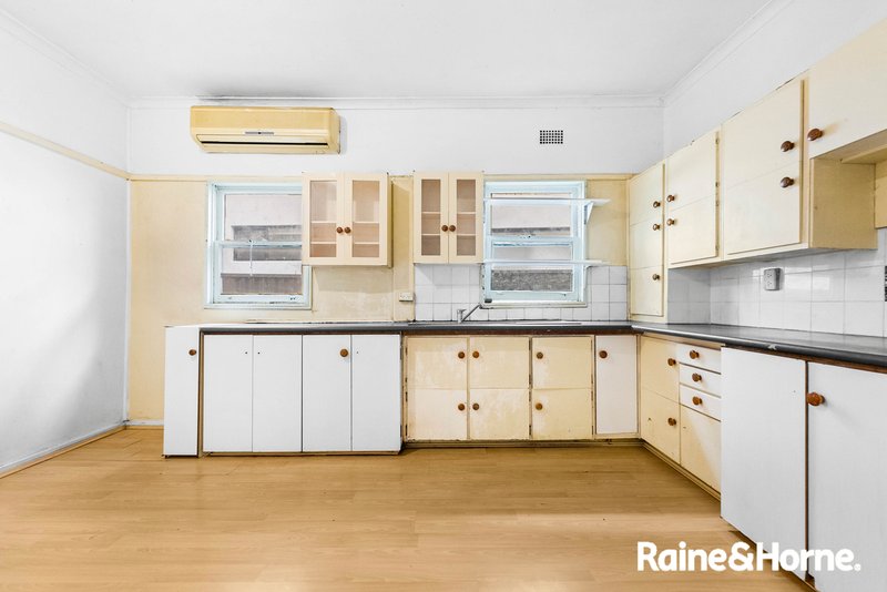 Photo - 66 Avoca Road, Canley Heights NSW 2166 - Image 3
