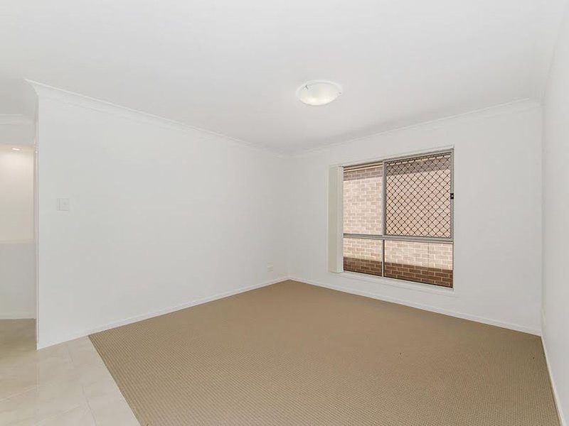 Photo - 66 Benham Avenue, Kallangur QLD 4503 - Image 5