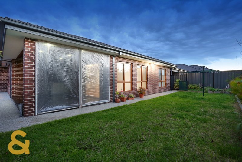 Photo - 66 Biltmore Crescent, Roxburgh Park VIC 3064 - Image 18