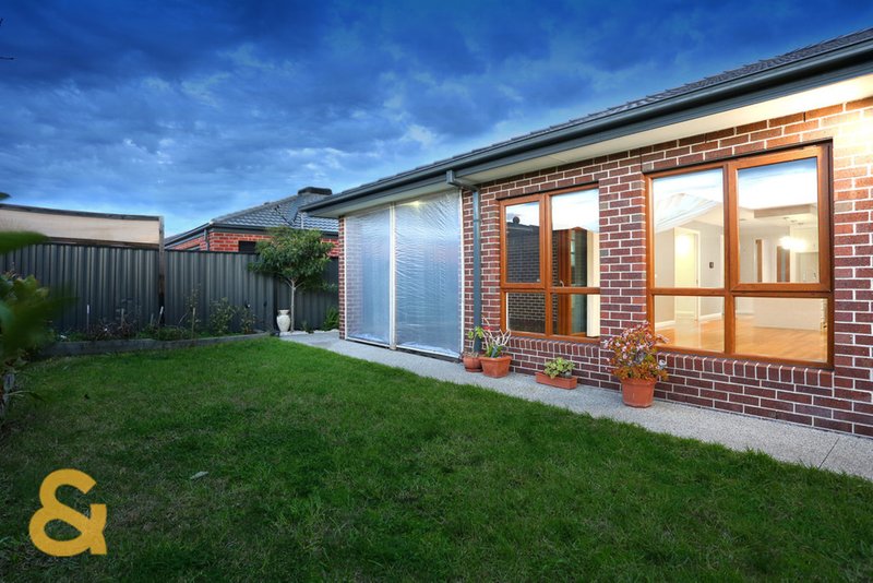 Photo - 66 Biltmore Crescent, Roxburgh Park VIC 3064 - Image 19