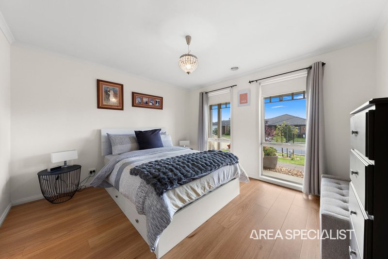 Photo - 66 Blue Horizons Way, Pakenham VIC 3810 - Image 6