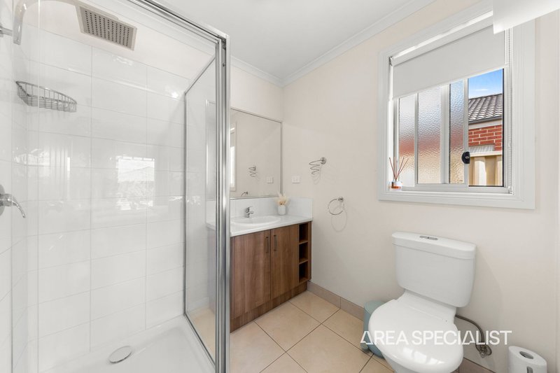 Photo - 66 Blue Horizons Way, Pakenham VIC 3810 - Image 7