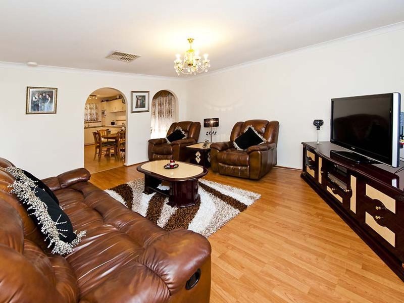 Photo - 66 Burrendah Boulevard, Willetton WA 6155 - Image 4