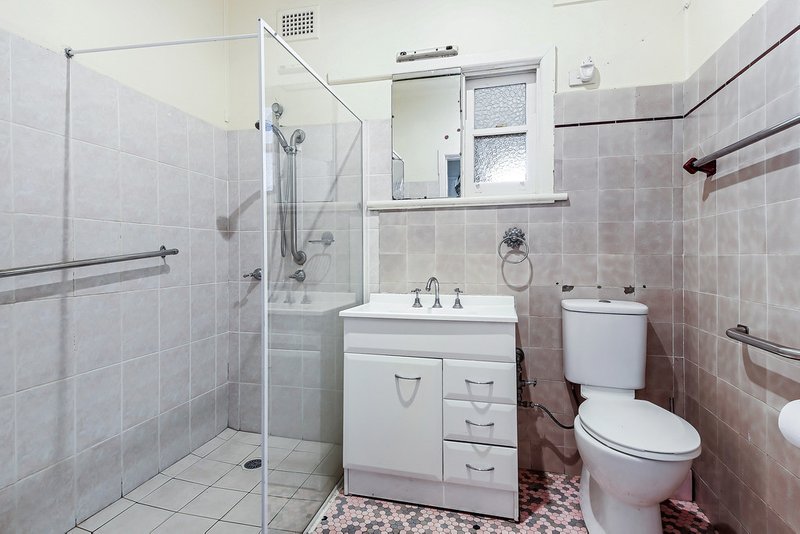 Photo - 66 Cambridge Avenue, Bankstown NSW 2200 - Image 6