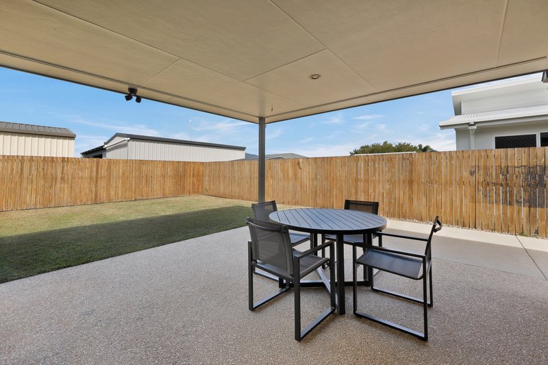 Photo - 66 Canecutters Drive, Ooralea QLD 4740 - Image 11