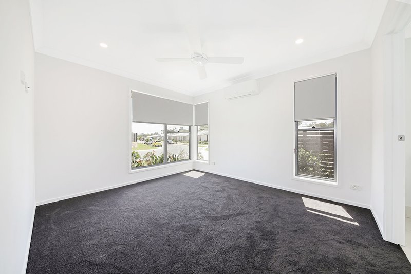 Photo - 66 Chambers Ridge Boulevard, Park Ridge QLD 4125 - Image 2