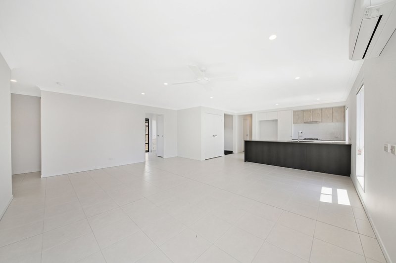 Photo - 66 Chambers Ridge Boulevard, Park Ridge QLD 4125 - Image 7