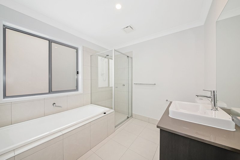 Photo - 66 Chambers Ridge Boulevard, Park Ridge QLD 4125 - Image 10