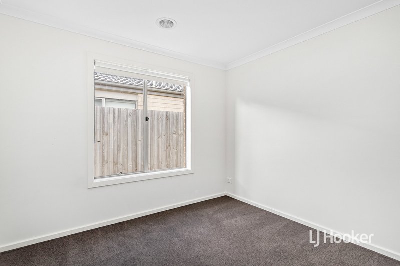 Photo - 66 Chapman Drive, Wyndham Vale VIC 3024 - Image 9