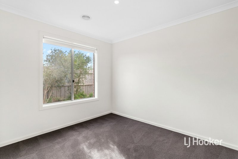 Photo - 66 Chapman Drive, Wyndham Vale VIC 3024 - Image 11