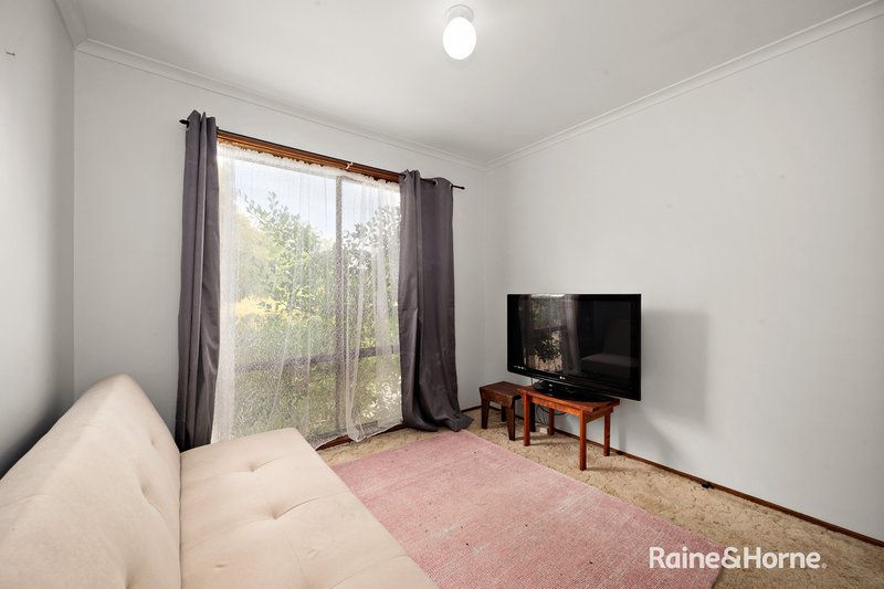 Photo - 66 Couchman Crescent, Chisholm ACT 2905 - Image 9