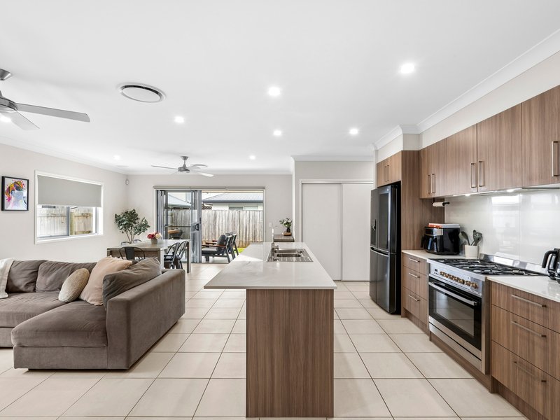 Photo - 66 Dales Way, Coomera QLD 4209 - Image 4