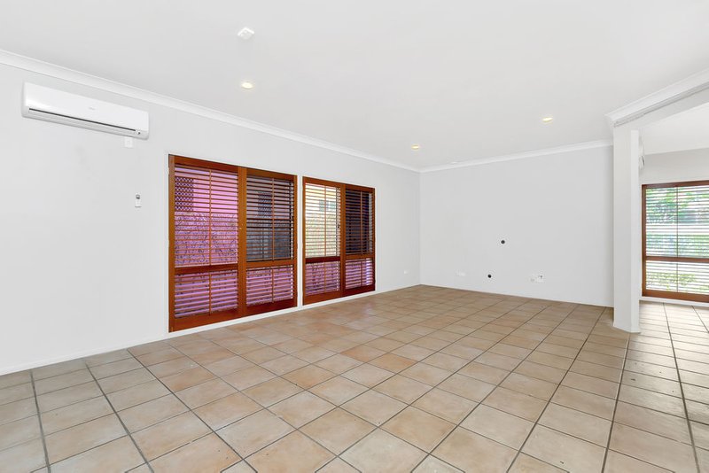 Photo - 66 Delaney Circuit, Carindale QLD 4152 - Image 6