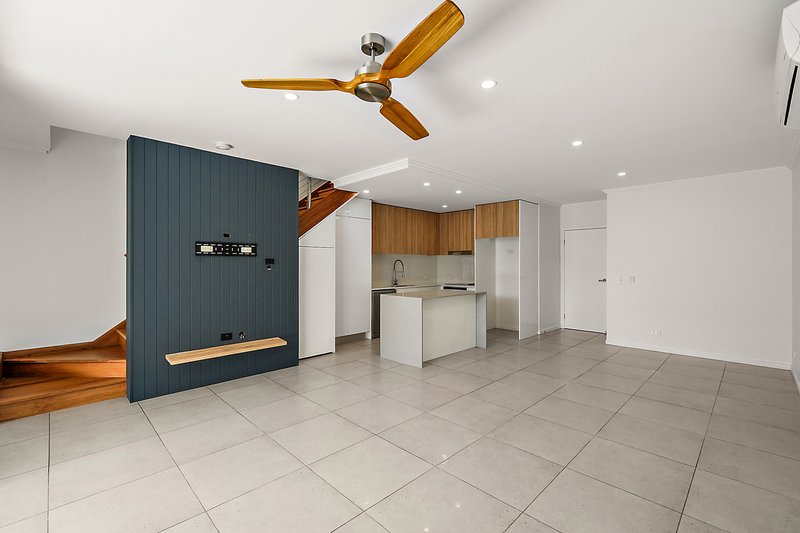 Photo - 66 Evergreen View, Robina QLD 4226 - Image 3