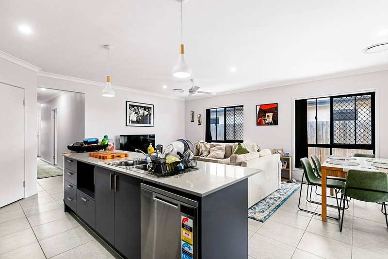 Photo - 66 Frederick Circuit, Eli Waters QLD 4655 - Image 4