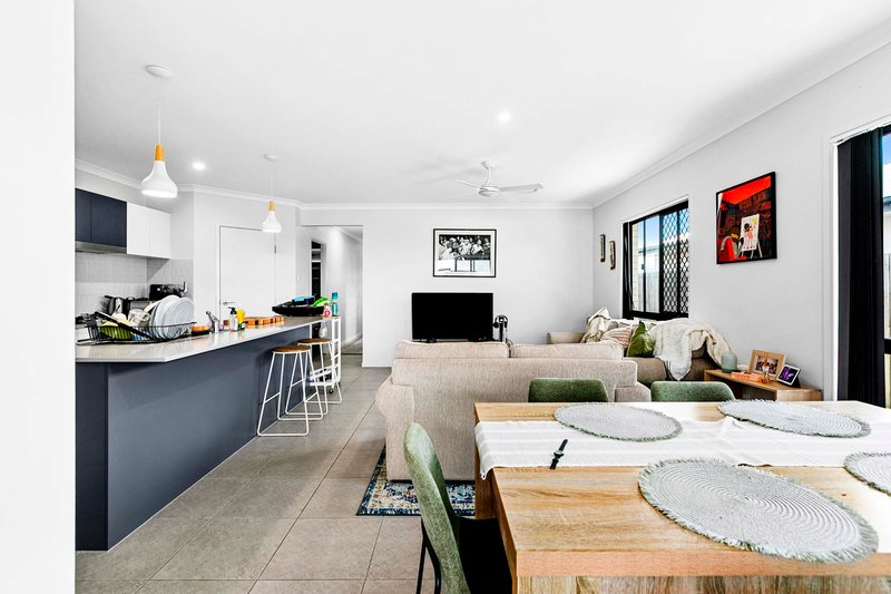 Photo - 66 Frederick Circuit, Eli Waters QLD 4655 - Image 6