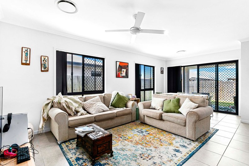 Photo - 66 Frederick Circuit, Eli Waters QLD 4655 - Image 7