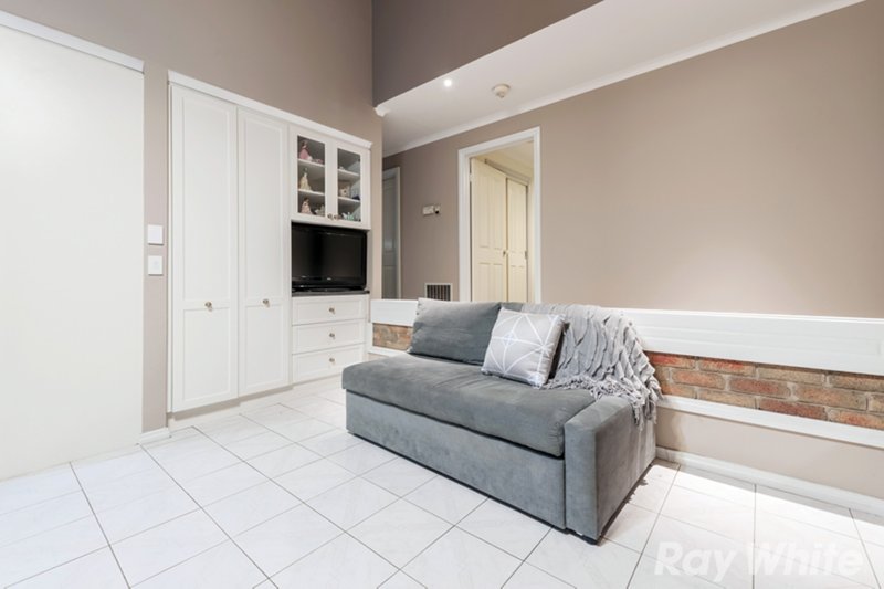 Photo - 66 Hawkes Drive, Mill Park VIC 3082 - Image 6