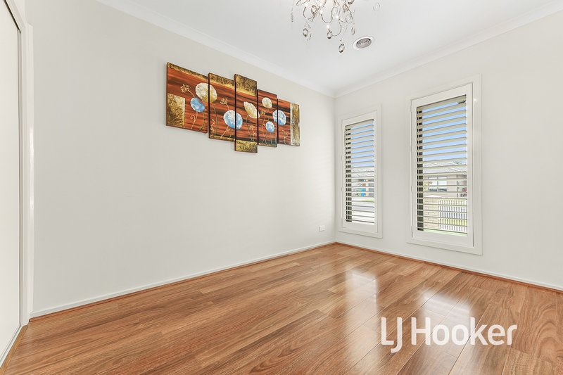 Photo - 66 Highmount Drive, Hampton Park VIC 3976 - Image 6