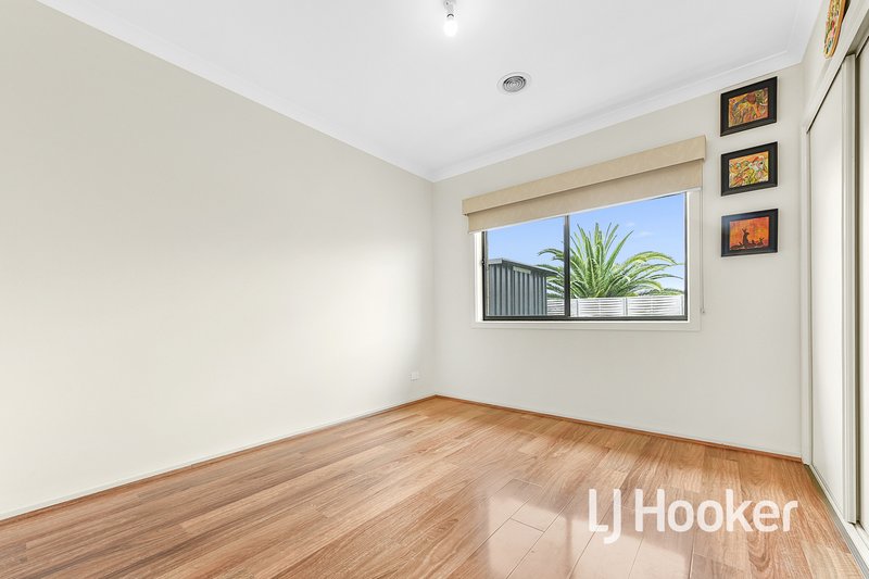 Photo - 66 Highmount Drive, Hampton Park VIC 3976 - Image 7