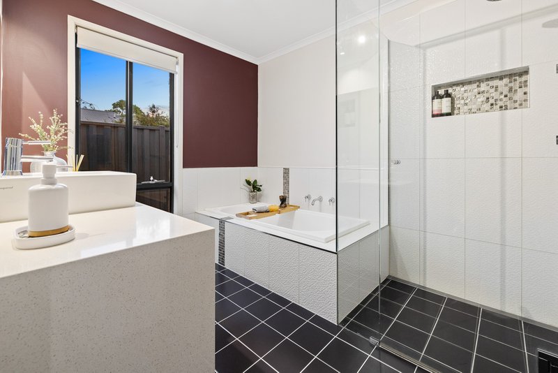 Photo - 66 Hindmarsh Drive, Manor Lakes VIC 3024 - Image 17