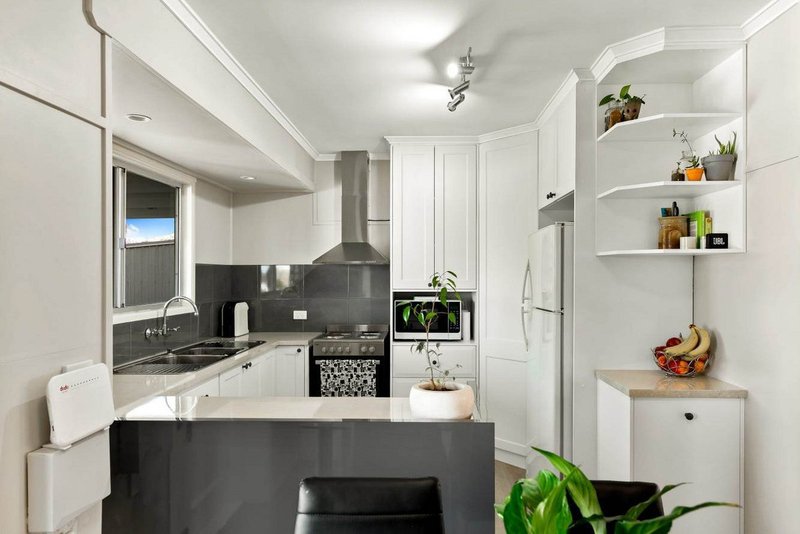 Photo - 66 Knockator Crescent, Centenary Heights QLD 4350 - Image 2