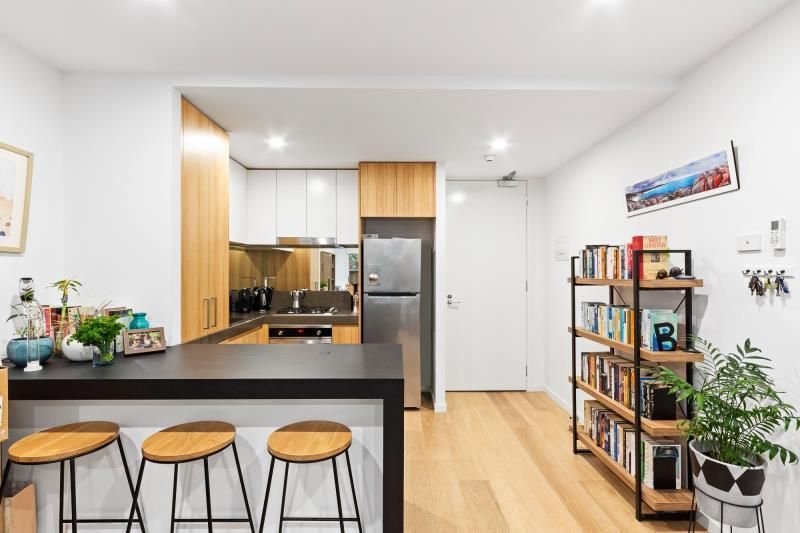 Photo - 6/6 Kokaribb Road, Carnegie VIC 3163 - Image 1