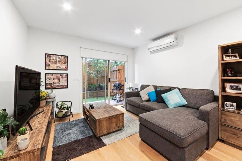 Photo - 6/6 Kokaribb Road, Carnegie VIC 3163 - Image 2