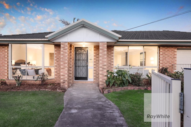 Photo - 66 Lenoak Street, Gladstone Park VIC 3043 - Image 3