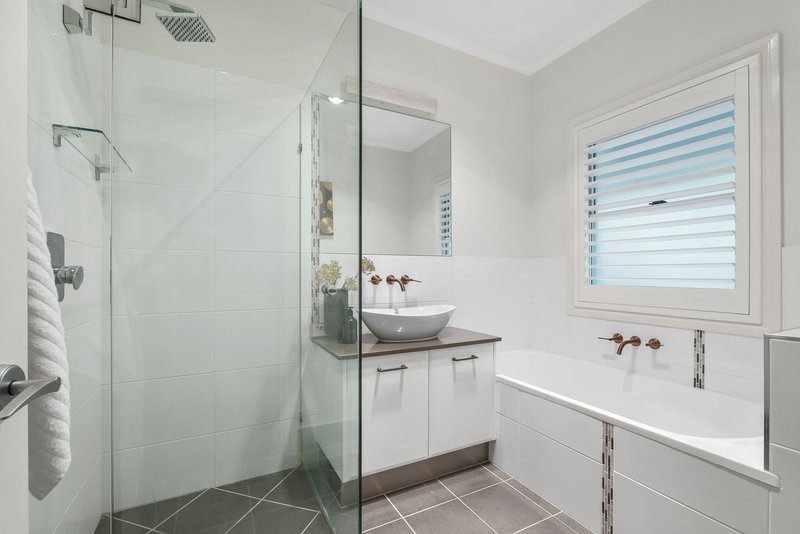 Photo - 66 Main Avenue, Bardon QLD 4065 - Image 19