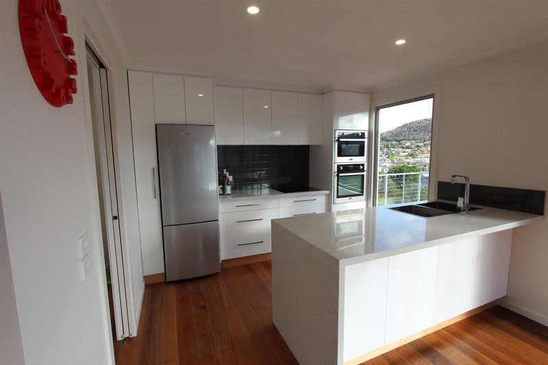 Photo - 66 Malunna Road, Lindisfarne TAS 7015 - Image 3