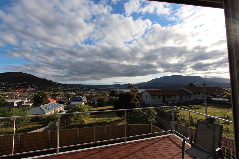 Photo - 66 Malunna Road, Lindisfarne TAS 7015 - Image 17