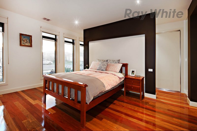 Photo - 66 Middleton Drive, Point Cook VIC 3030 - Image 3