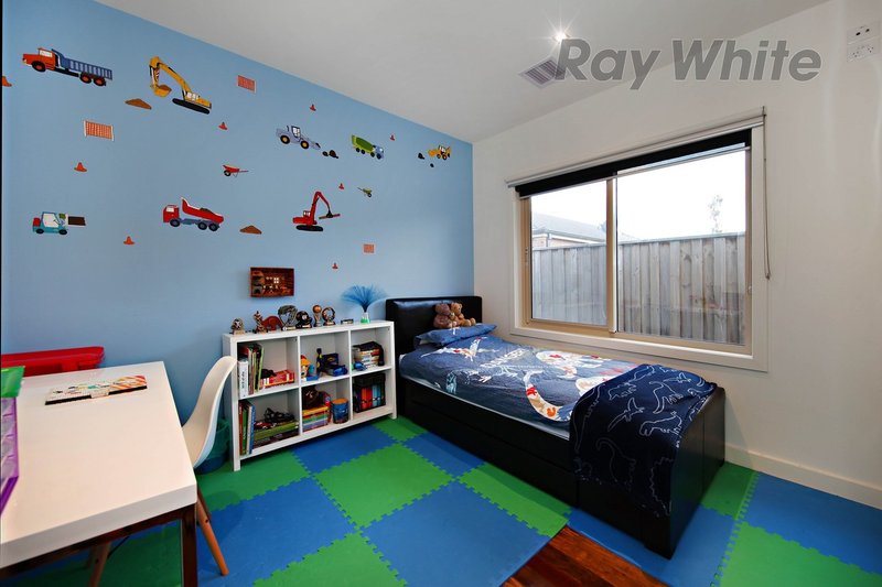 Photo - 66 Middleton Drive, Point Cook VIC 3030 - Image 6