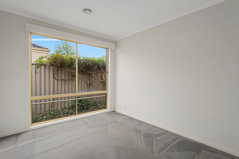 Photo - 66 Oaklands Way, Pakenham VIC 3810 - Image 8