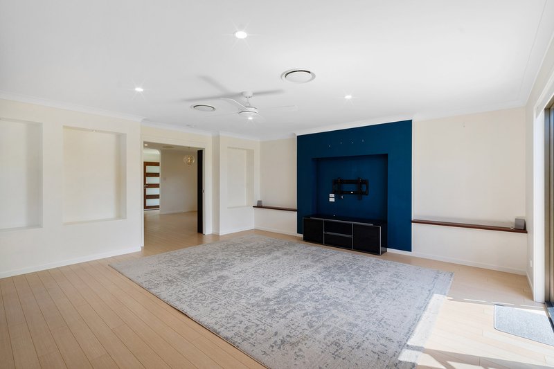 Photo - 66 Robert Stanley Drive, Mount Warren Park QLD 4207 - Image 5