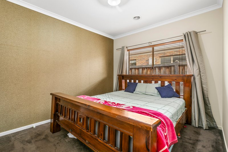 Photo - 66 Solitude Crescent, Point Cook VIC 3030 - Image 14