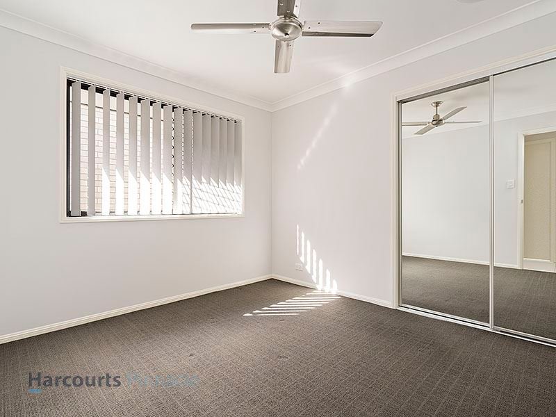 Photo - 66 Somerset Dr , Carseldine QLD 4034 - Image 8