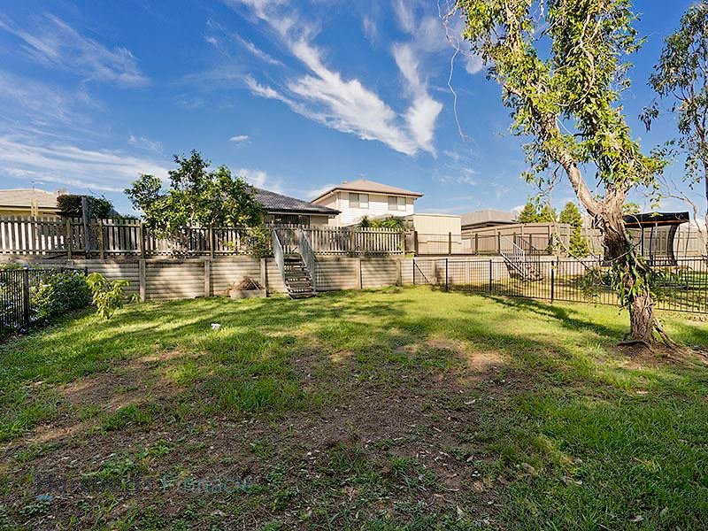 Photo - 66 Somerset Dr , Carseldine QLD 4034 - Image 12