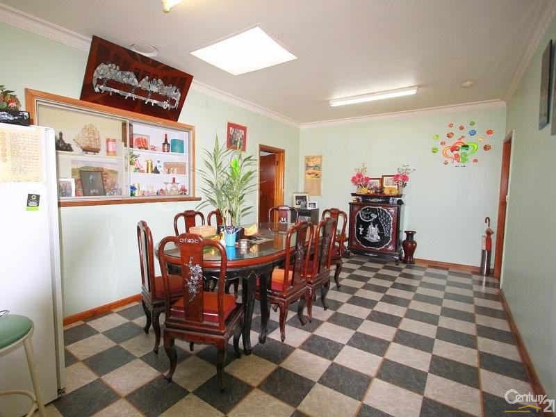 Photo - 66 St James Ave , Springvale VIC 3171 - Image 3