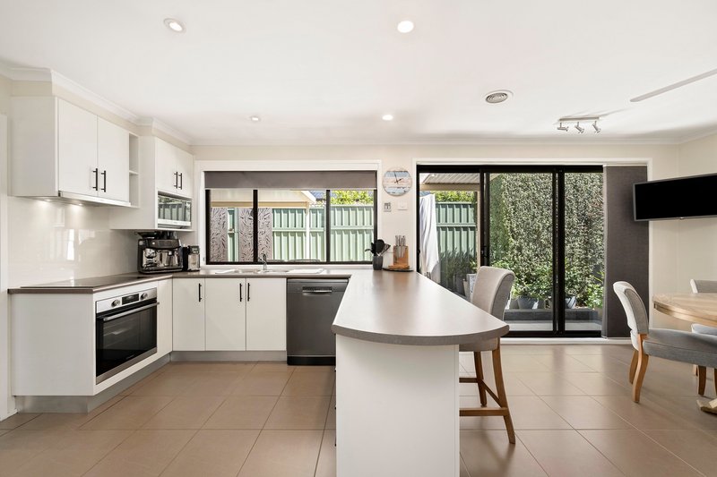 Photo - 66 Stieglitz Circuit, Kambah ACT 2902 - Image 7