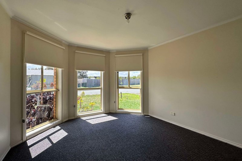 Photo - 66 Streeton Close, Corio VIC 3214 - Image 3