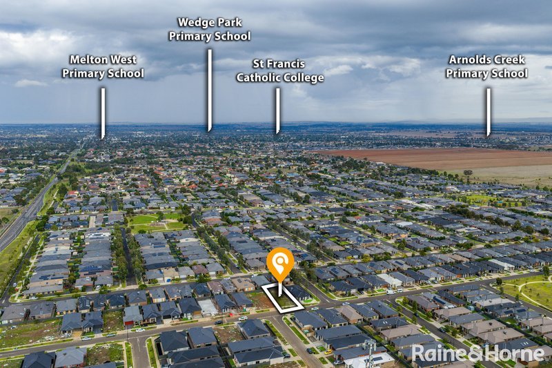 Photo - 66 Wallangara Boulevard, Harkness VIC 3337 - Image 2