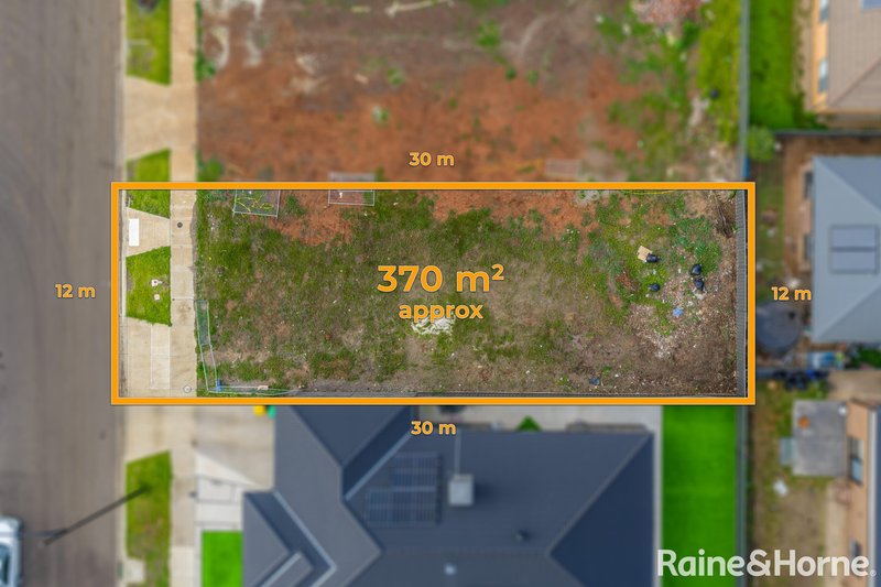 Photo - 66 Wallangara Boulevard, Harkness VIC 3337 - Image 7