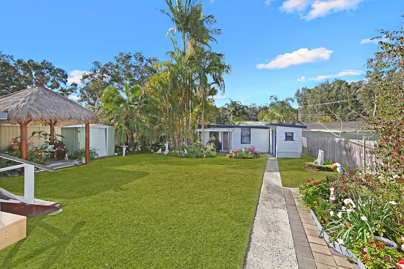 Photo - 66 Warrina Avenue, Summerland Point NSW 2259 - Image 3