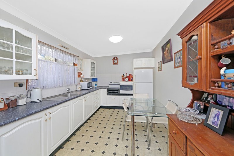 Photo - 66 Warrina Avenue, Summerland Point NSW 2259 - Image 6