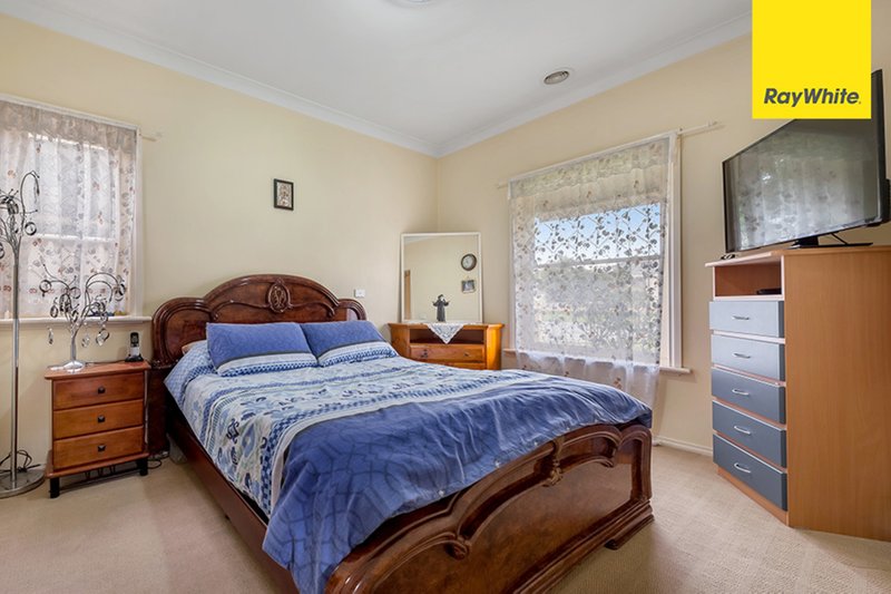 Photo - 66 Willmott Drive, Craigieburn VIC 3064 - Image 4